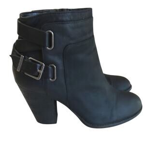 Gianni Bini black moto Chelsea chunk heel boots strap Leather buckle biker sz 8